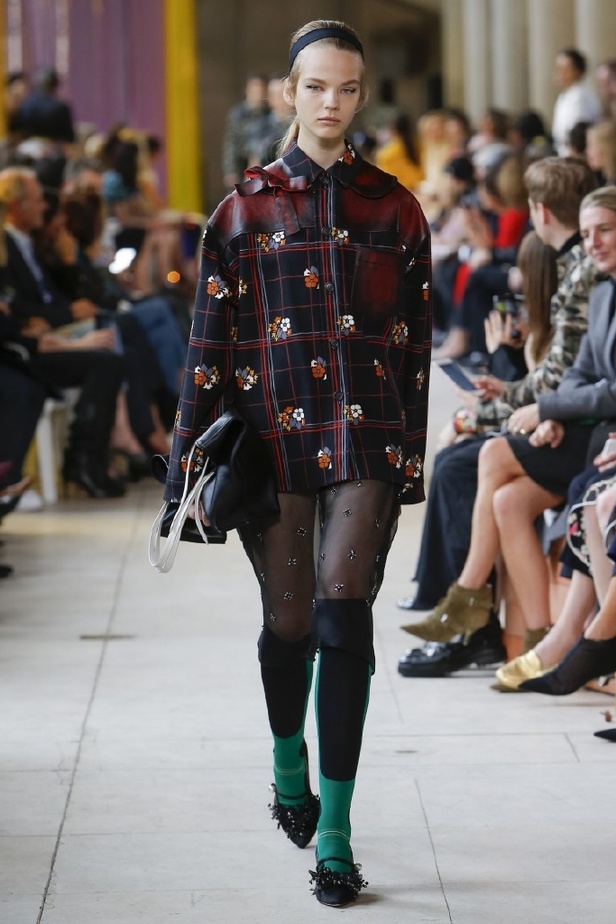 ابتكار وإبداع ضمن مجموعة ميو ميو لموسم ربيع وصيف 2018