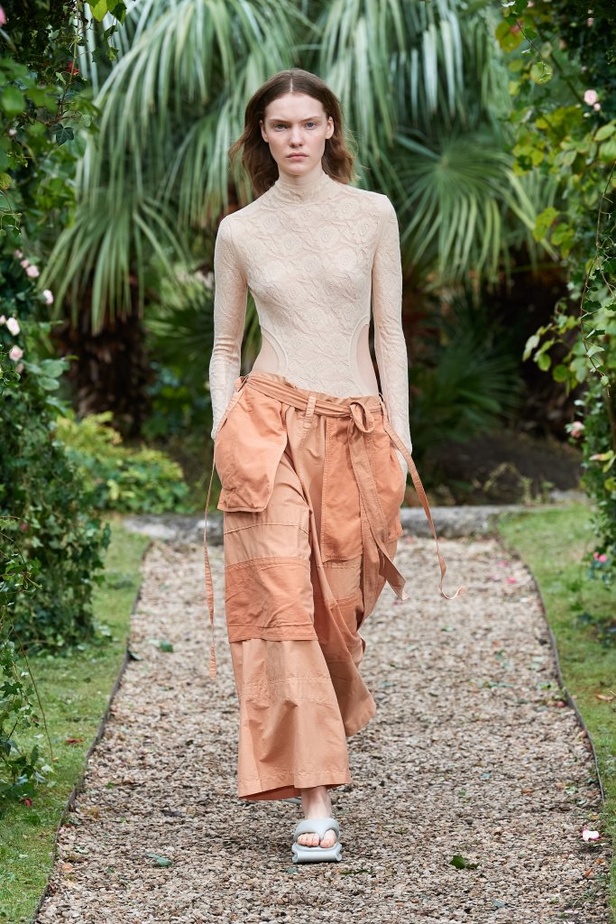 عرض ازياء مجموعة كنزو Kenzo لربيع وصيف 2021 من اسبوع الموضة في باريس