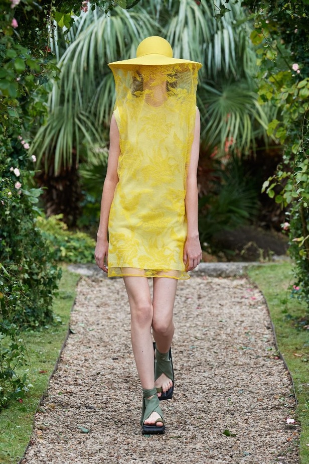 عرض ازياء مجموعة كنزو Kenzo لربيع وصيف 2021 من اسبوع الموضة في باريس