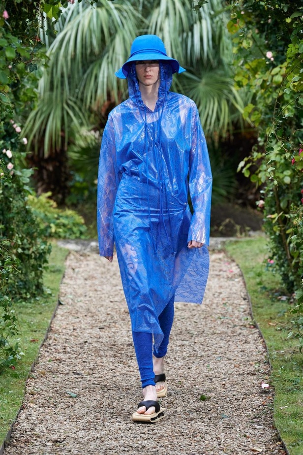 عرض ازياء مجموعة كنزو Kenzo لربيع وصيف 2021 من اسبوع الموضة في باريس