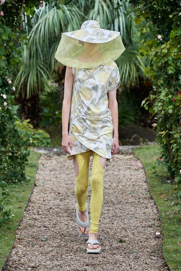 عرض ازياء مجموعة كنزو Kenzo لربيع وصيف 2021 من اسبوع الموضة في باريس