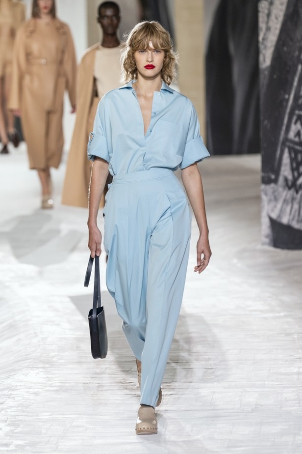 عرض أزياء Hermes لربيع وصيف 2021 من أسبوع الموضة في باريس