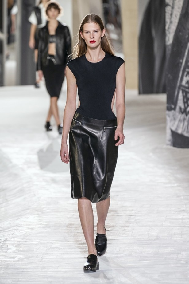 عرض أزياء Hermes لربيع وصيف 2021 من أسبوع الموضة في باريس