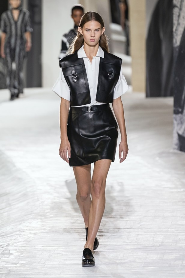 عرض أزياء Hermes لربيع وصيف 2021 من أسبوع الموضة في باريس