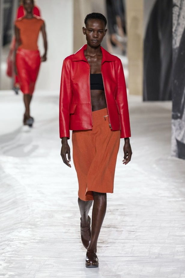 عرض أزياء Hermes لربيع وصيف 2021 من أسبوع الموضة في باريس