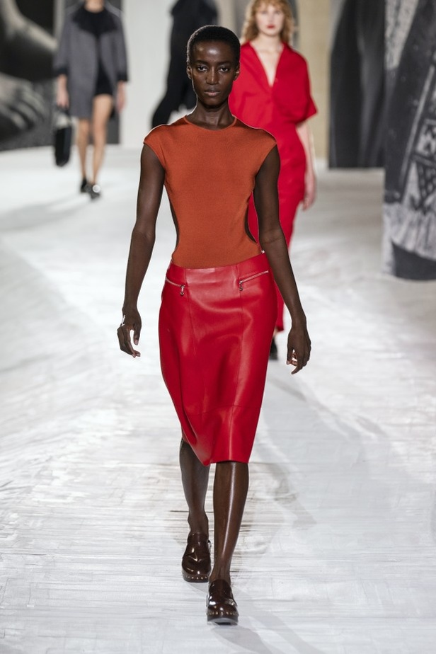 عرض أزياء Hermes لربيع وصيف 2021 من أسبوع الموضة في باريس