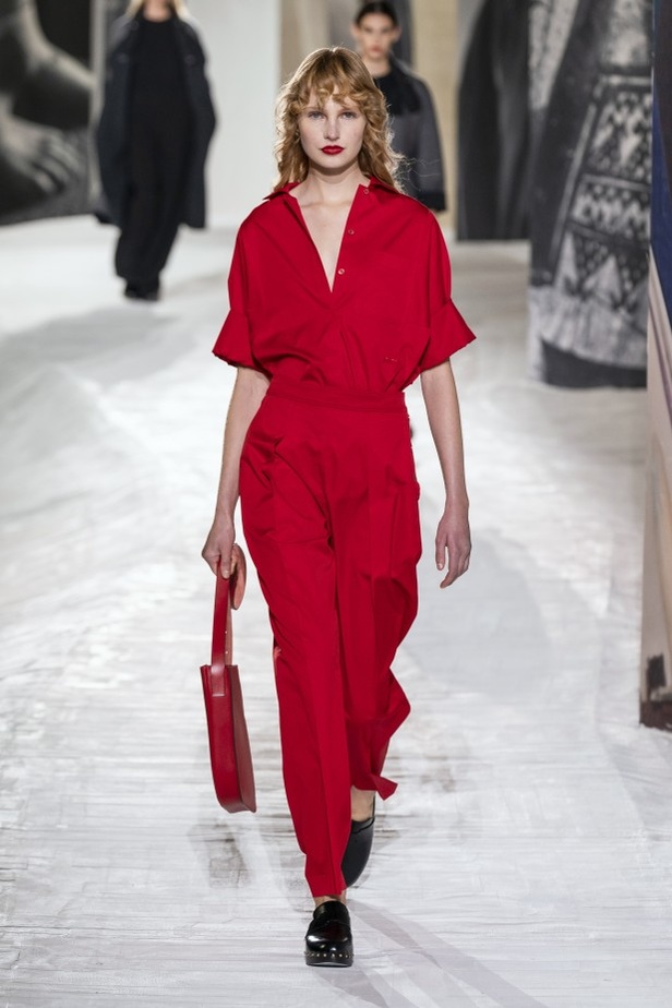 عرض أزياء Hermes لربيع وصيف 2021 من أسبوع الموضة في باريس