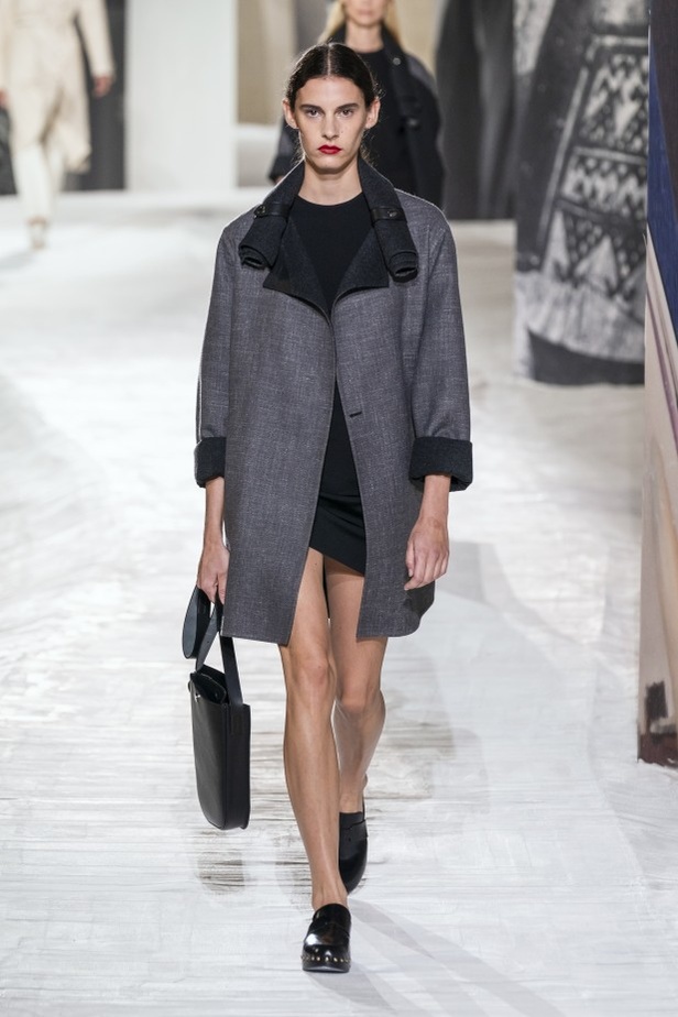 عرض أزياء Hermes لربيع وصيف 2021 من أسبوع الموضة في باريس