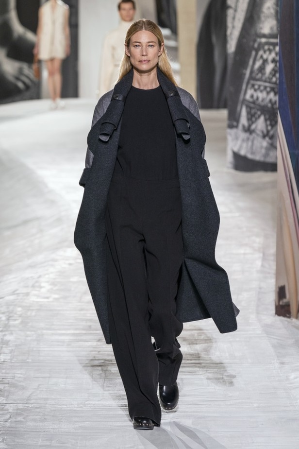 عرض أزياء Hermes لربيع وصيف 2021 من أسبوع الموضة في باريس