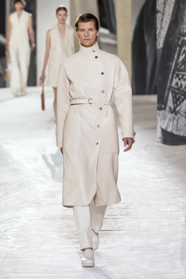 عرض أزياء Hermes لربيع وصيف 2021 من أسبوع الموضة في باريس