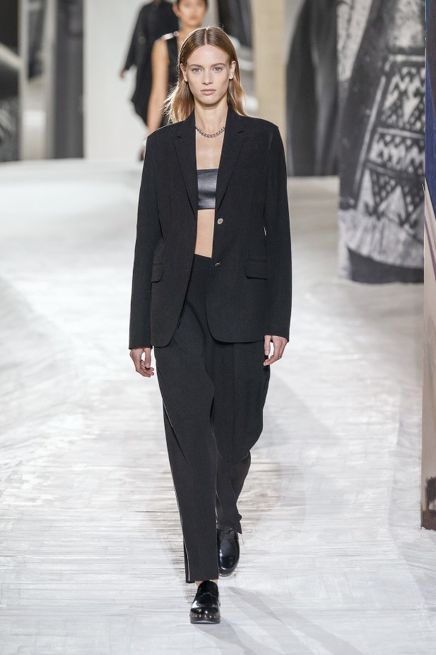 عرض أزياء Hermes لربيع وصيف 2021 من أسبوع الموضة في باريس