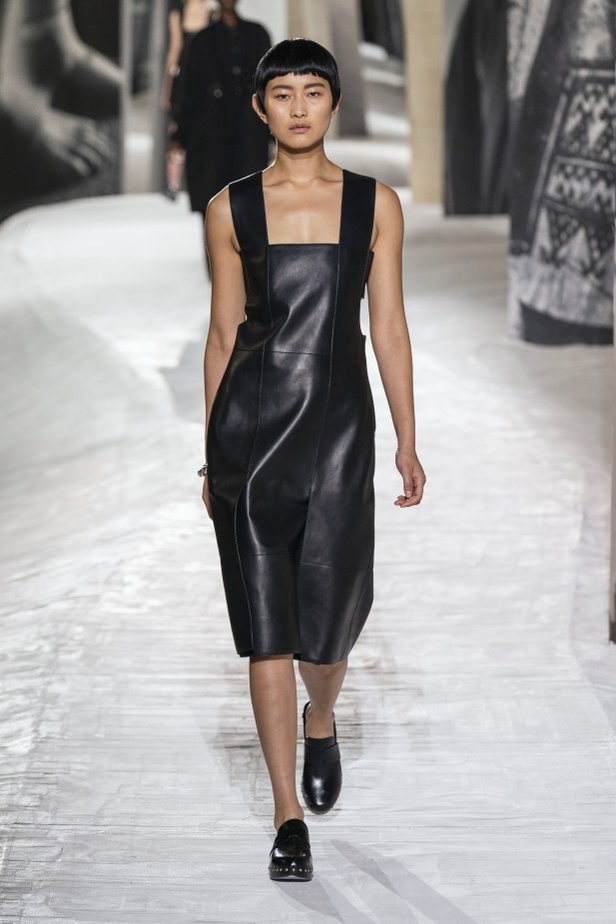 عرض أزياء Hermes لربيع وصيف 2021 من أسبوع الموضة في باريس