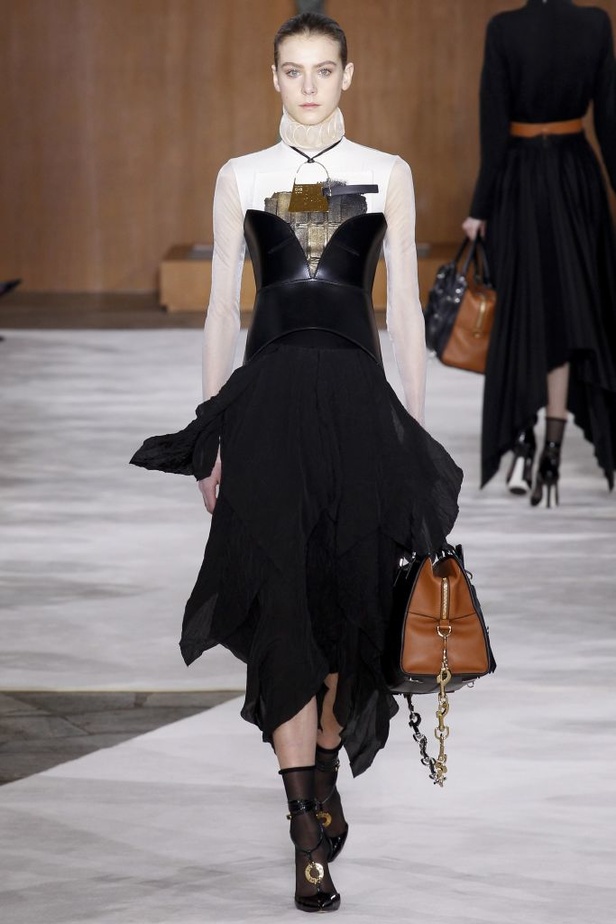 مجموعة Loewe لخريف وشتاء 2016-2017