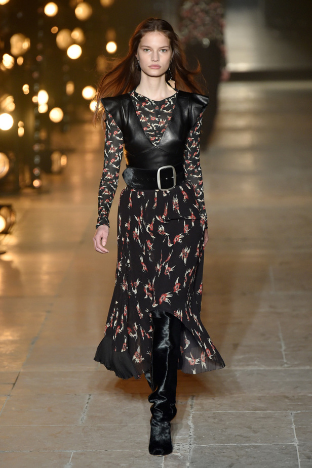 عرض أزياء إيزابيل ماران لخريف وشتاء 2017