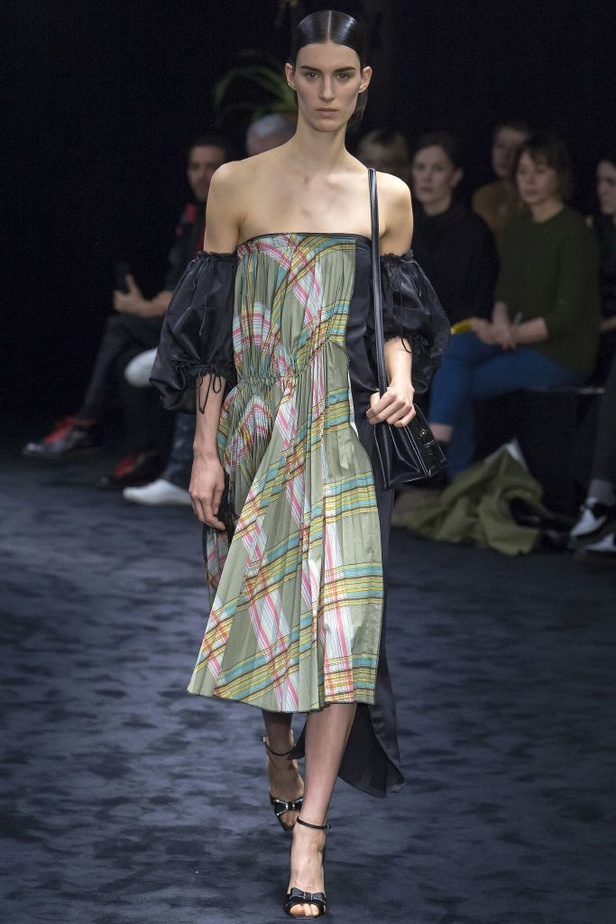 مجموعة لويفي Loewe لخريف وشتاء 2017