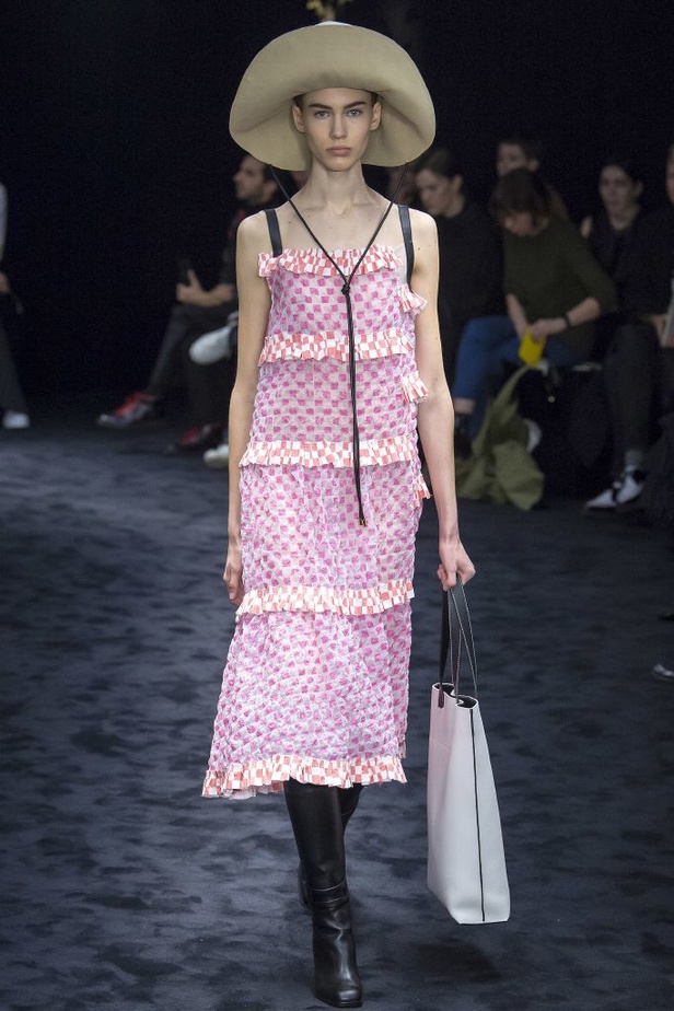 مجموعة لويفي Loewe لخريف وشتاء 2017