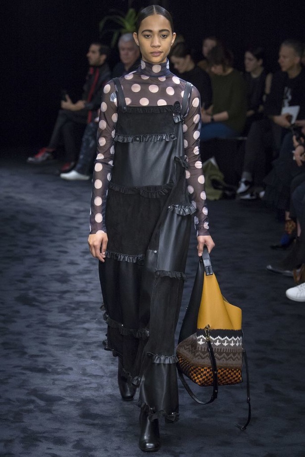 مجموعة لويفي Loewe لخريف وشتاء 2017