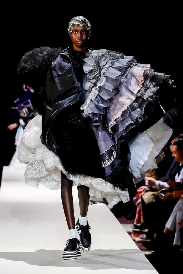 عرض ازياء كوم دي غارسون لخريف وشتاء 2018