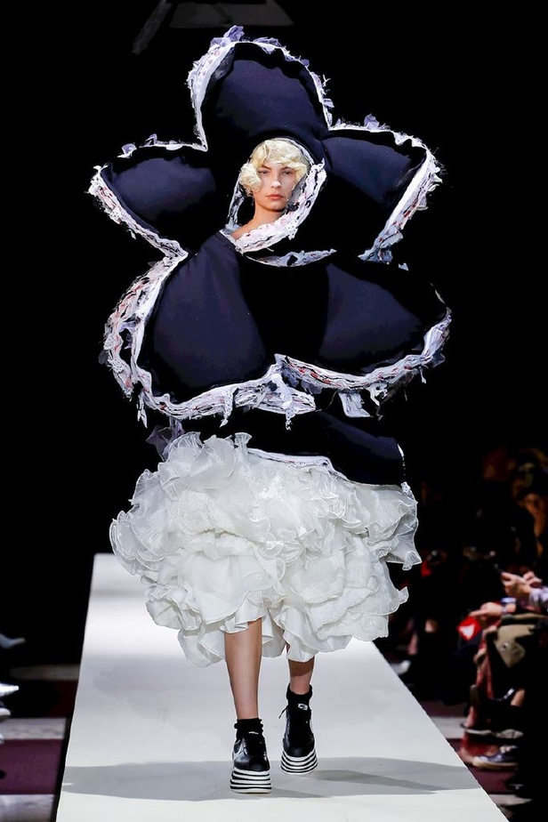 عرض ازياء كوم دي غارسون لخريف وشتاء 2018