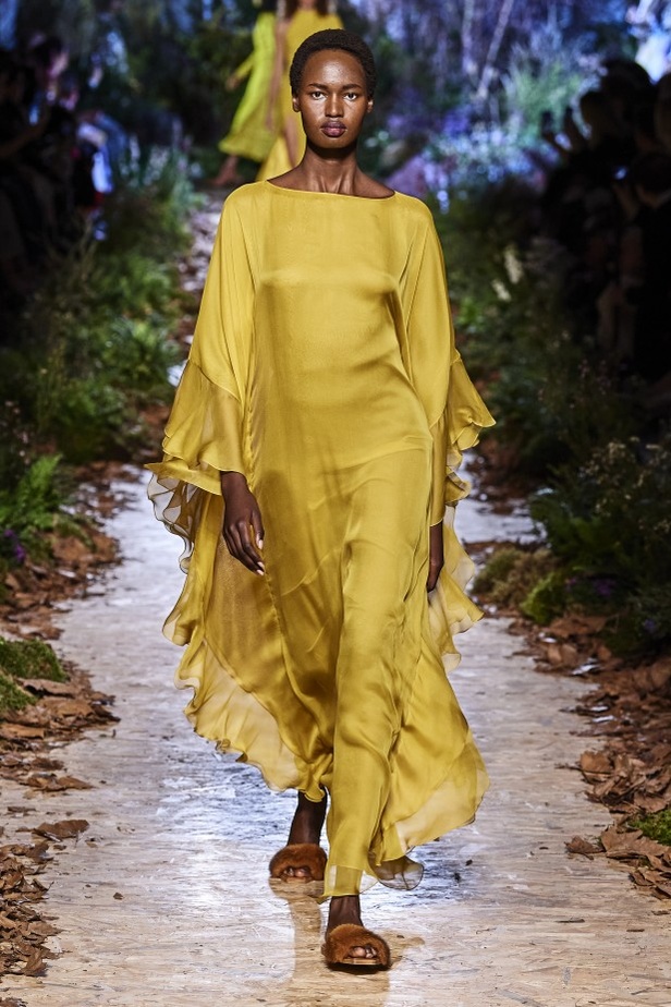 مجموعة "رالف أند روسو" Ralph & Russo لخريف وشتاء 2020 - 2021 