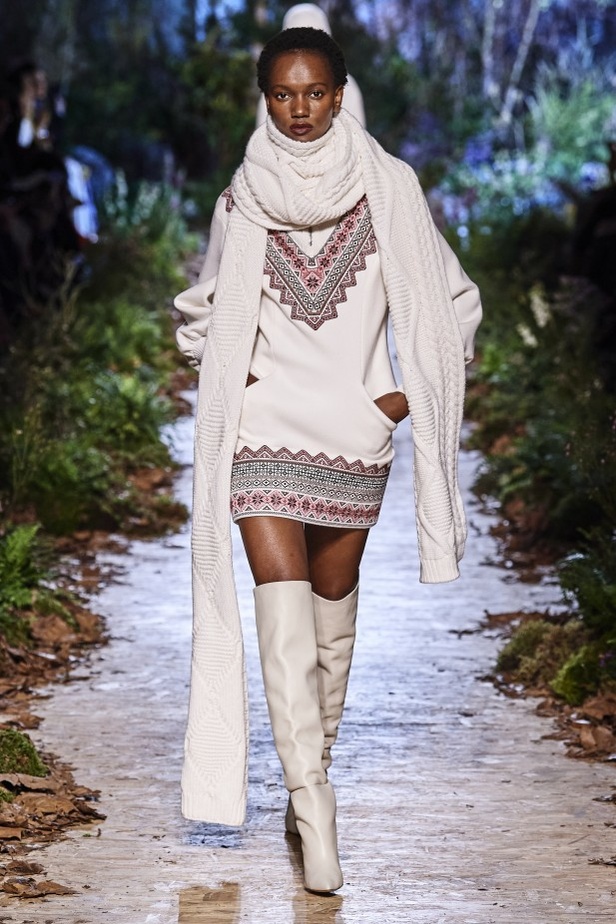 مجموعة "رالف أند روسو" Ralph & Russo لخريف وشتاء 2020 - 2021 