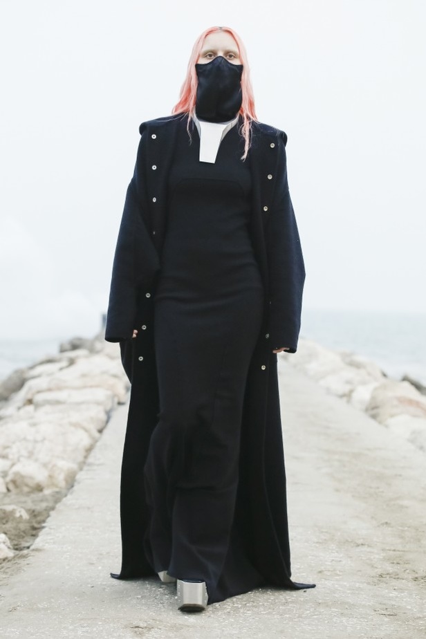 عرض ازياء مجموعة Rick Owens لخريف وشتاء 2021-2022