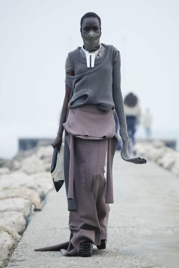 عرض ازياء مجموعة Rick Owens لخريف وشتاء 2021-2022