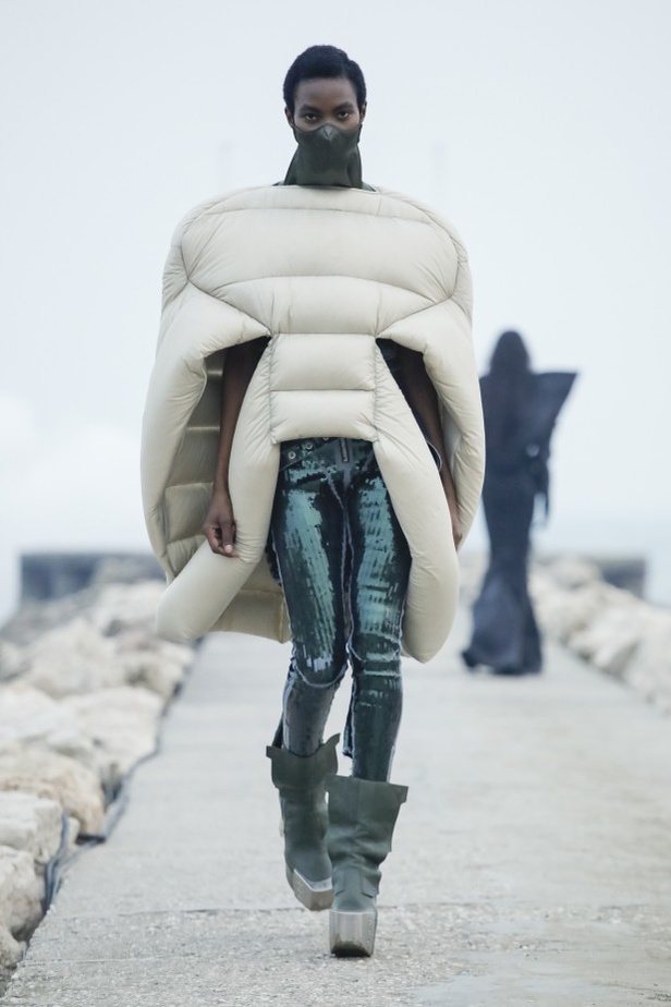 عرض ازياء مجموعة Rick Owens لخريف وشتاء 2021-2022