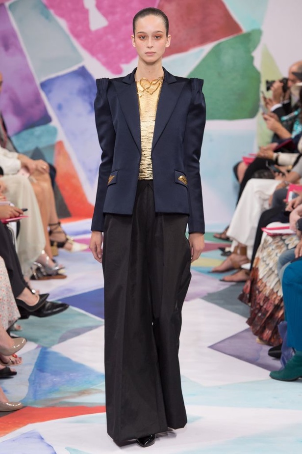 اجواء ساحرة في مجموعة دار ازياء Schiaparelli