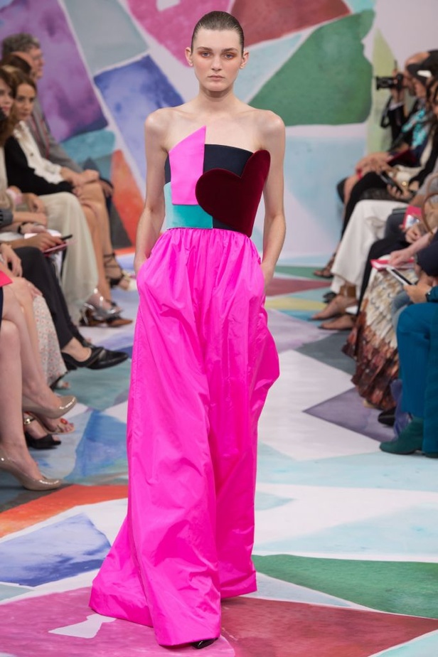 اجواء ساحرة في مجموعة دار ازياء Schiaparelli