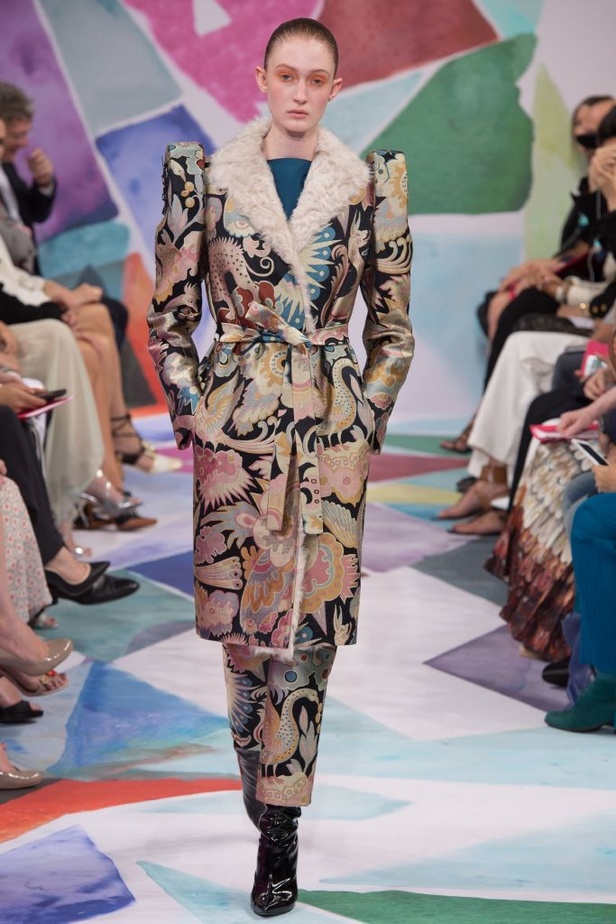 اجواء ساحرة في مجموعة دار ازياء Schiaparelli