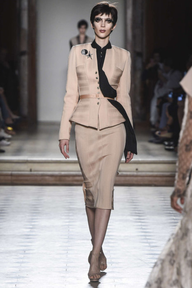 مجموعة جوليان فورنييه للهوت كوتور لموسم خريف وشتاء 2018