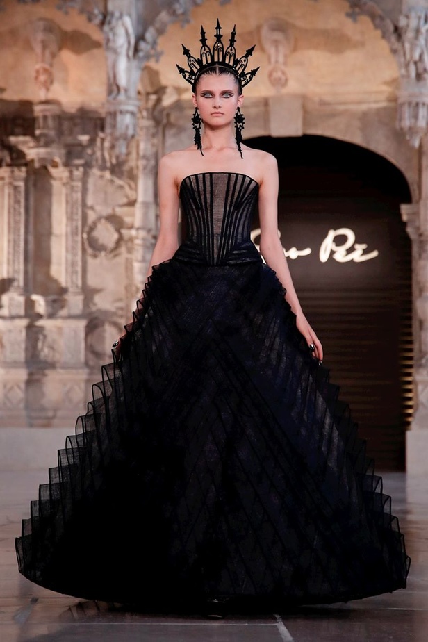 مجموعة Guo Pei للأزياء الفاخرة لخريف ٢٠١٨ !