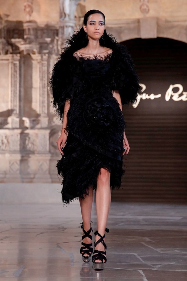 مجموعة Guo Pei للأزياء الفاخرة لخريف ٢٠١٨ !