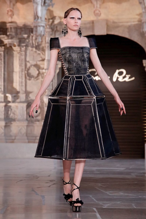 مجموعة Guo Pei للأزياء الفاخرة لخريف ٢٠١٨ !