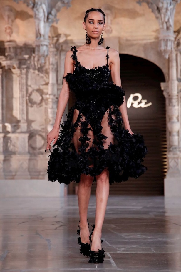 مجموعة Guo Pei للأزياء الفاخرة لخريف ٢٠١٨ !