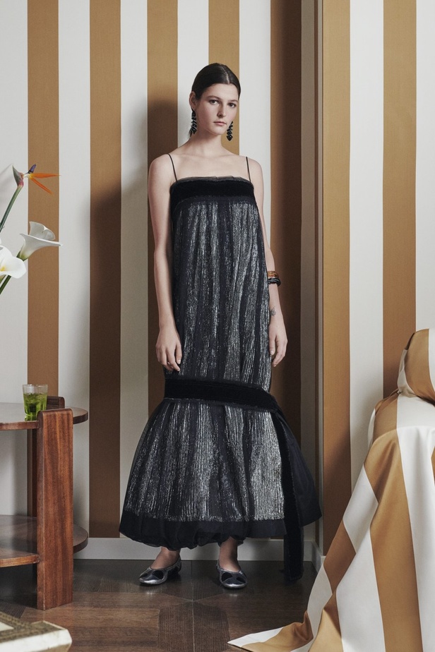 مجموعة Tory Burch ريزورت 2022 تلبي الاحتياجات لإطلالة عملية في كل يوم