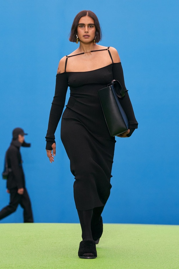 Jacquemus يعود إلى عروض الأزياء مع مجموعة لخريف 2021 