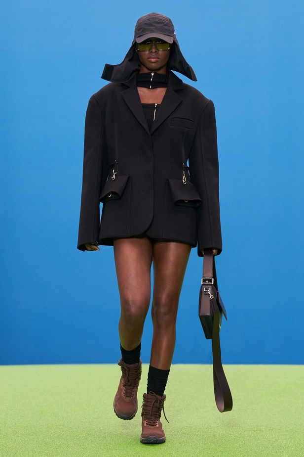 Jacquemus يعود إلى عروض الأزياء مع مجموعة لخريف 2021 