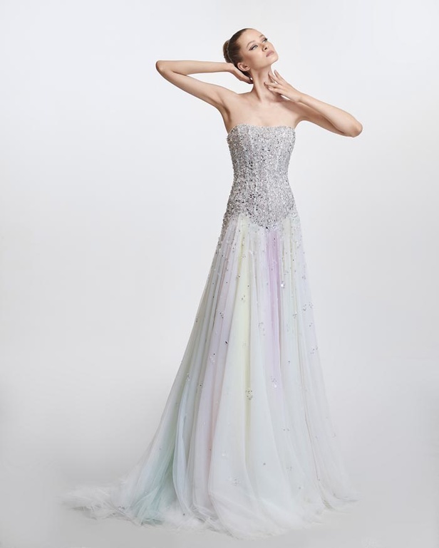 تفاصيل مبهرة في مجموعة طوني ورد من الهوت كوتور لخريف وشتاء 2021 - 2022