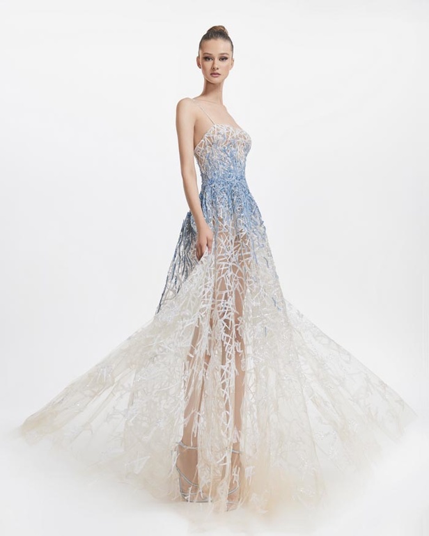 تفاصيل مبهرة في مجموعة طوني ورد من الهوت كوتور لخريف وشتاء 2021 - 2022