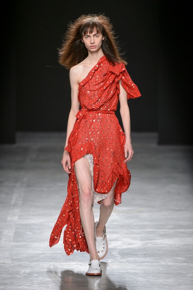 مجموعة “اندريا كرونثالر" لـ "فيفيان ويستوود” لموسم ربيع وصيف 2017