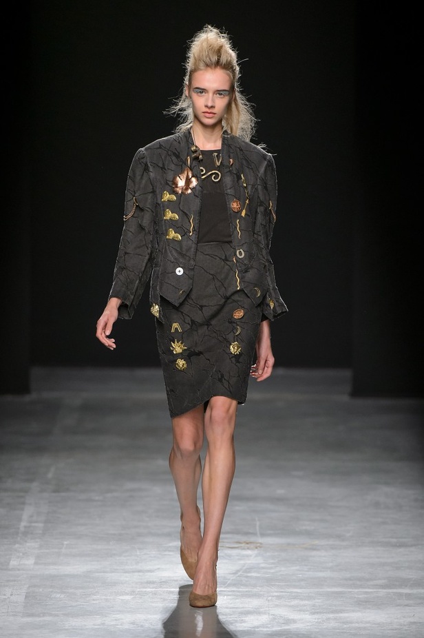 مجموعة “اندريا كرونثالر" لـ "فيفيان ويستوود” لموسم ربيع وصيف 2017