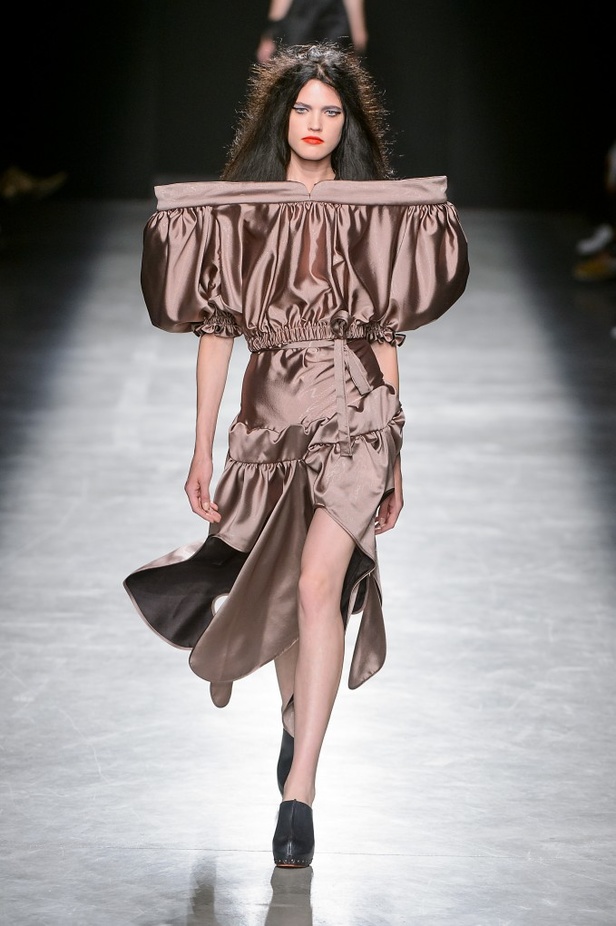 مجموعة “اندريا كرونثالر" لـ "فيفيان ويستوود” لموسم ربيع وصيف 2017