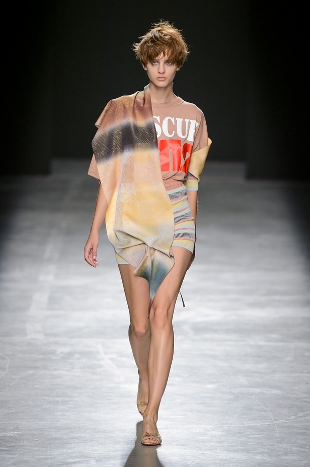 مجموعة “اندريا كرونثالر" لـ "فيفيان ويستوود” لموسم ربيع وصيف 2017