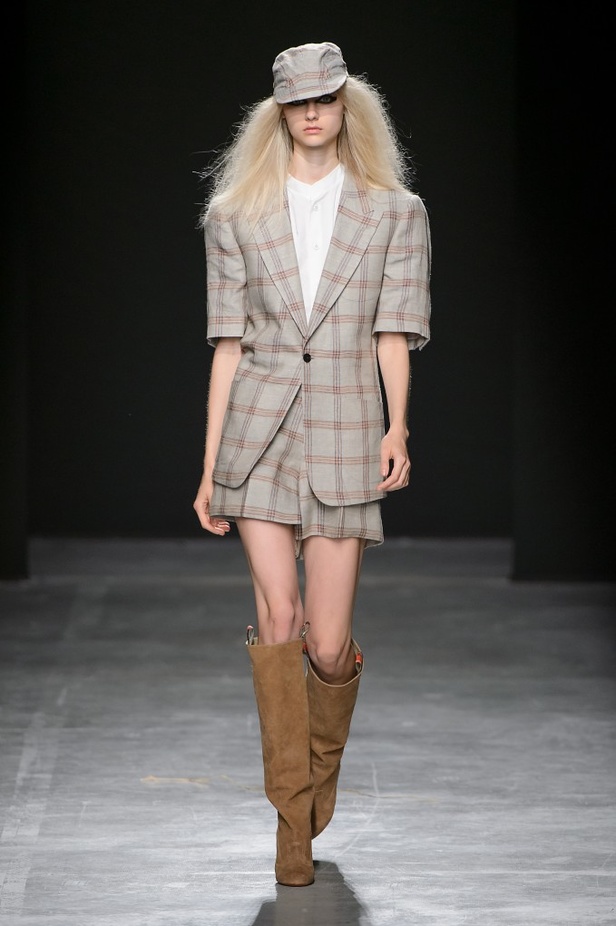 مجموعة “اندريا كرونثالر" لـ "فيفيان ويستوود” لموسم ربيع وصيف 2017