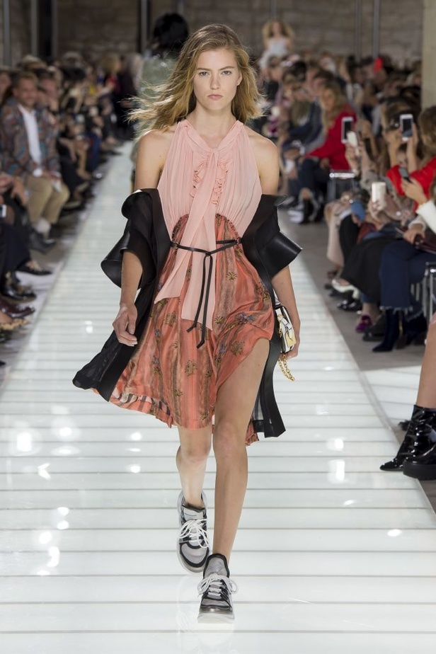 مجموعة لوي فيتون تختم أسبوع الموضة الباريسي