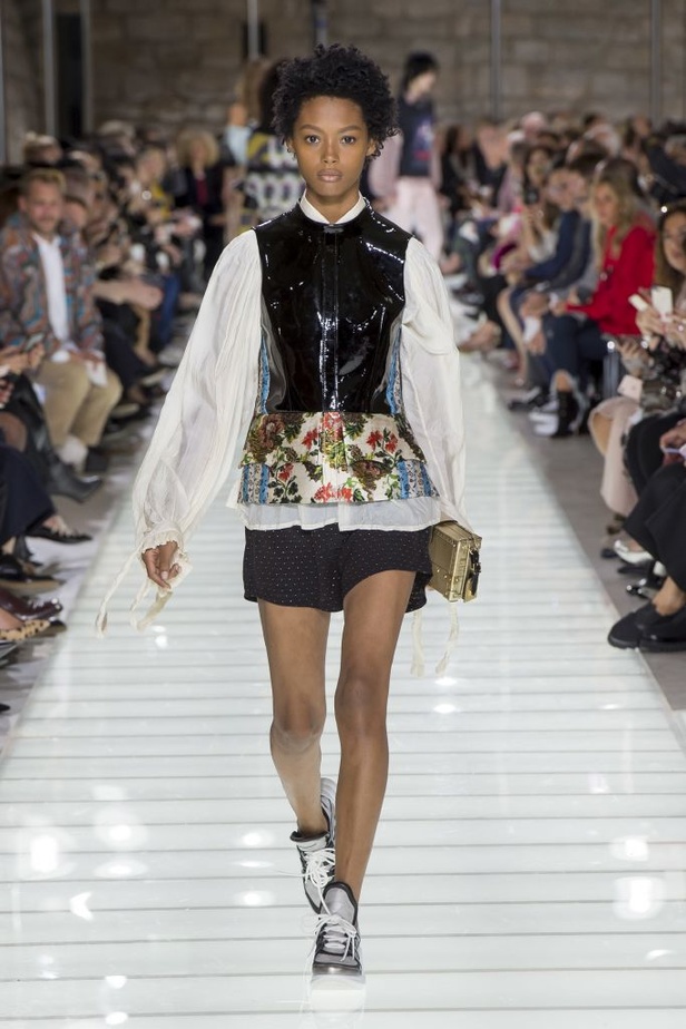 مجموعة لوي فيتون تختم أسبوع الموضة الباريسي