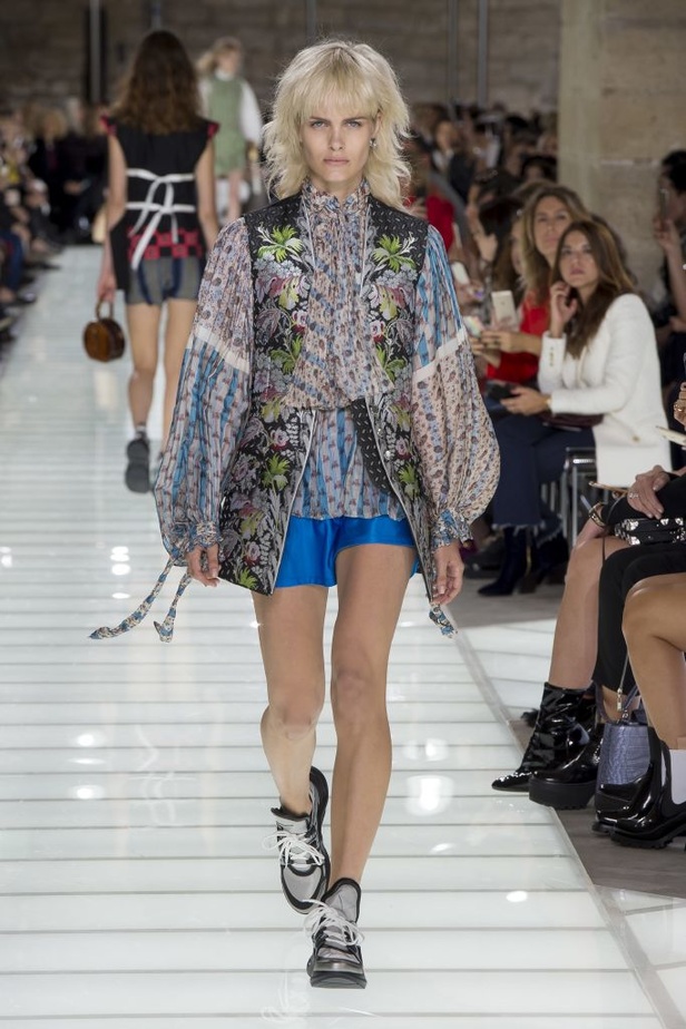 مجموعة لوي فيتون تختم أسبوع الموضة الباريسي