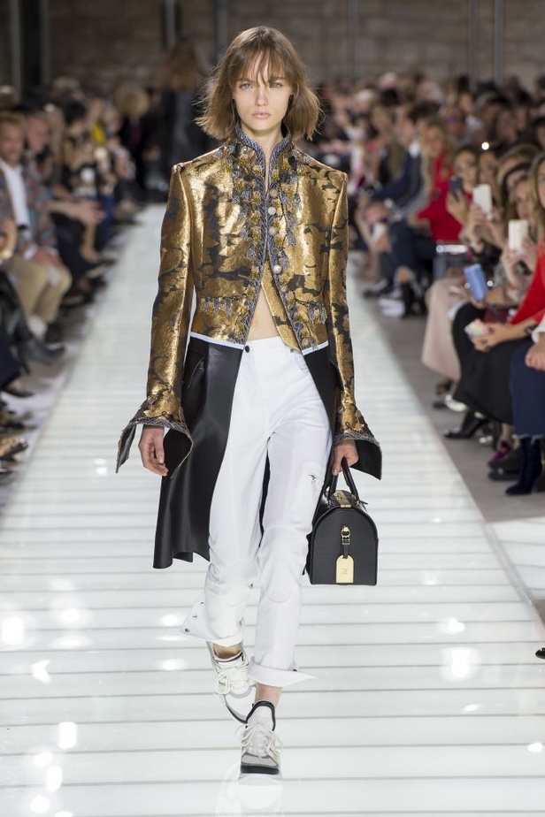 مجموعة لوي فيتون تختم أسبوع الموضة الباريسي